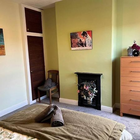 Spacious 2-Bedroom House In Stockton Heath With Free Wifi By Amazing Spaces Relocations Ltd Γουόρινγκτον Εξωτερικό φωτογραφία