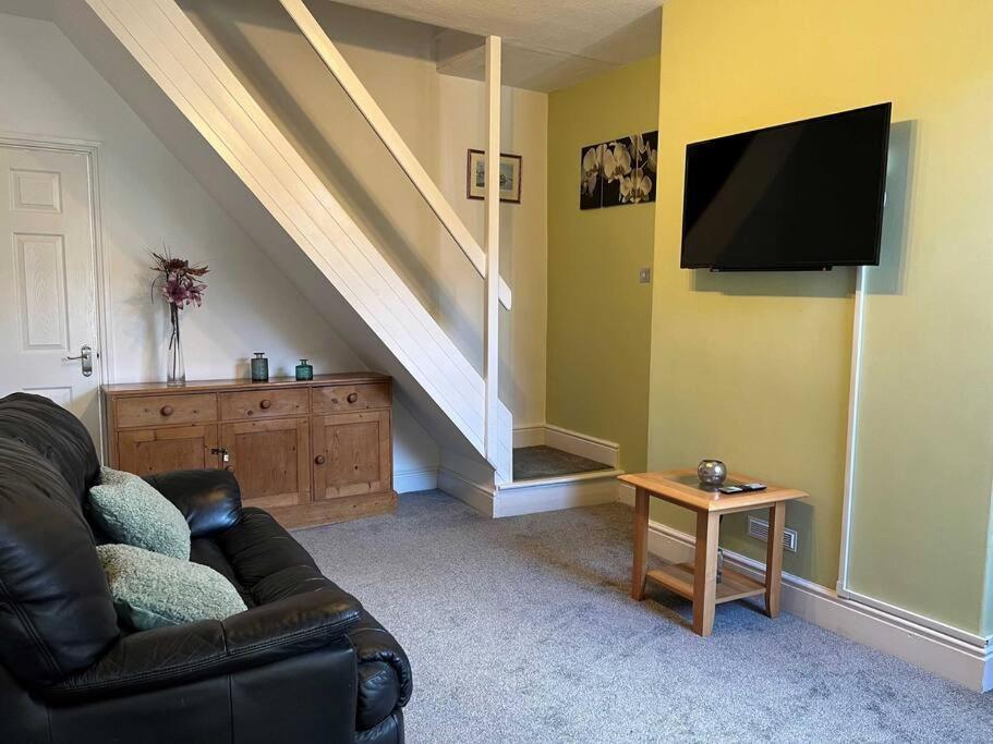Spacious 2-Bedroom House In Stockton Heath With Free Wifi By Amazing Spaces Relocations Ltd Γουόρινγκτον Εξωτερικό φωτογραφία