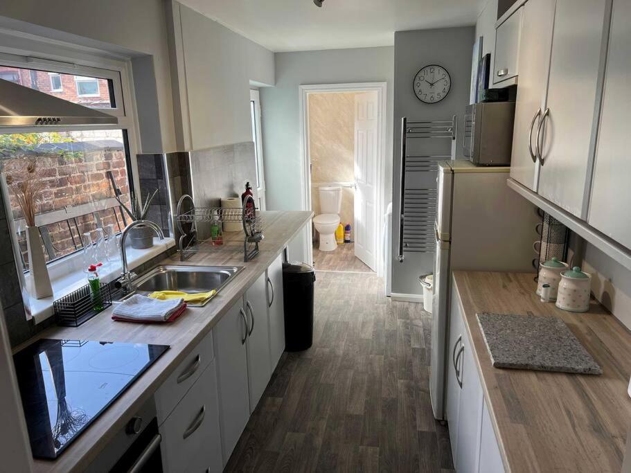 Spacious 2-Bedroom House In Stockton Heath With Free Wifi By Amazing Spaces Relocations Ltd Γουόρινγκτον Εξωτερικό φωτογραφία
