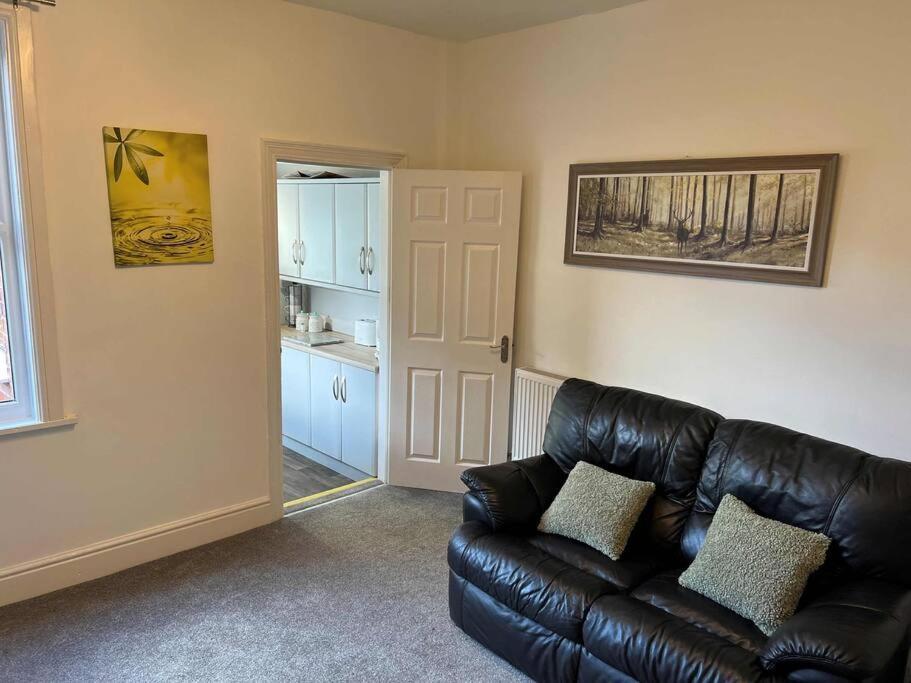 Spacious 2-Bedroom House In Stockton Heath With Free Wifi By Amazing Spaces Relocations Ltd Γουόρινγκτον Εξωτερικό φωτογραφία